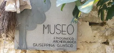 Lasciatevi conquistare dalla magia di Pietrabruna, un piccolo borgo che racchiude un'anima grande